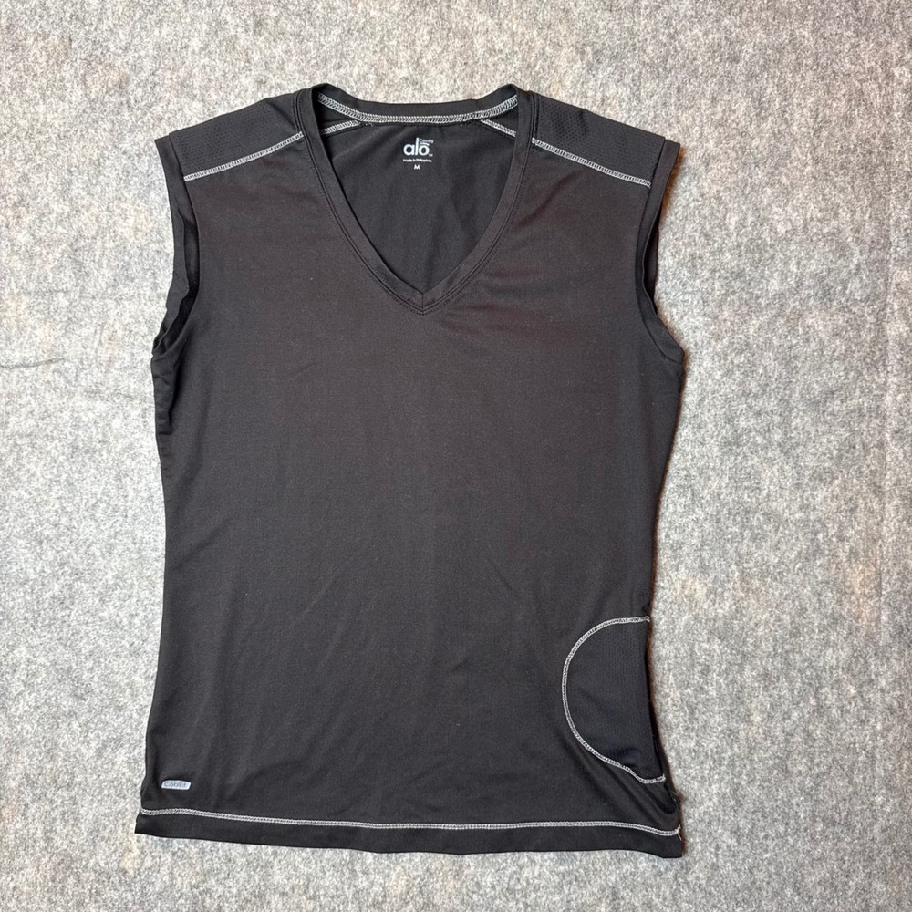 Alo Yoga CoolFit Women V-Neck Sleeveless Athletic Workout Tank Top M Black